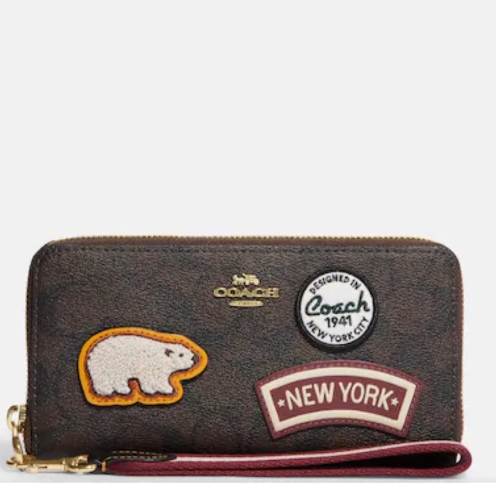 NWT Coach long Zip Around Wallet In Signature
Canvas With Ski Patches